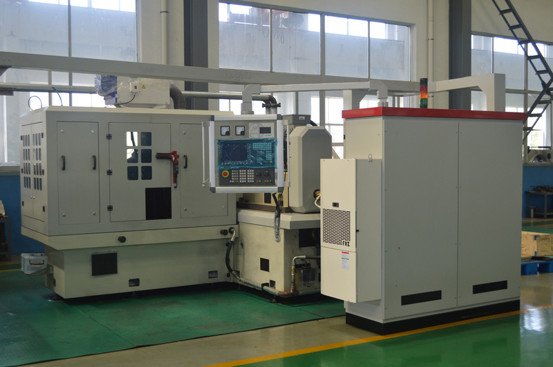 What precision levels can a double disc grinding machine achieve?